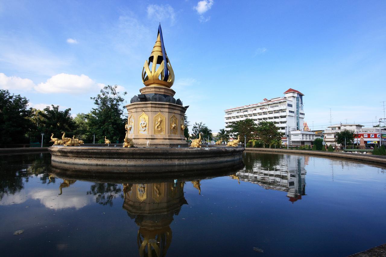 Chakungrao Riverview Hotel Kamphaeng Phet Exterior photo